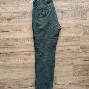 Amazon Essentials Men's Olive Chinos